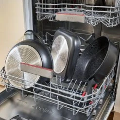 Zyliss Geschmiedete Aluminium-Pfanne, Antihaftbeschichtung,20 Cm -KitchenAid shop 220 E980063U E980064U E980107U E980065U E980069U E980067U Lifestyle