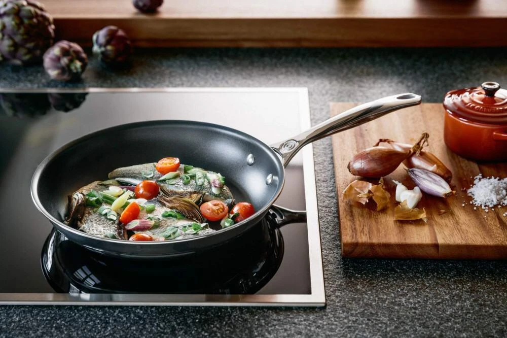 Le Creuset Pfanne 3-ply PLUS Flach Antihaft 5 Le Creuset Pfanne 3-ply PLUS Flach Antihaft – Bild 3