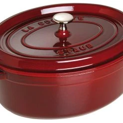 Staub Cocotte Oval Aus Gusseisen In Grenadine