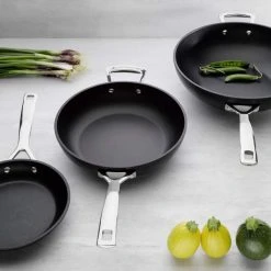 Le Creuset Aluminium-Antihaft Wok-Pfanne -KitchenAid shop Aluminium Antihaft 12 klein 2 l