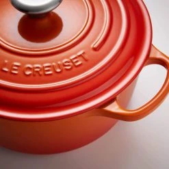Le Creuset Bräter Signature Rund In Ofenrot -KitchenAid shop Le Creuset Runder Braeter Signature ofenrot Topf Griff Stimmung l