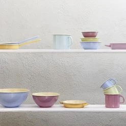 Riess Emaille Riess Servierpfanne Aus Emaille In Goldgelb 8 Riess Emaille Riess Servierpfanne Aus Emaille In Goldgelb -KitchenAid shop RIESS AMBIENTE CLASSIC Pastell 4106 Highres