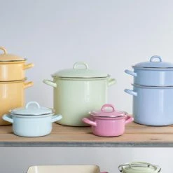 Riess Emaille Riess Kasserolle Aus Emaille In Rosa -KitchenAid shop RIESS AMBIENTE CLASSIC Pastell Bunt 2019 11 23 highres