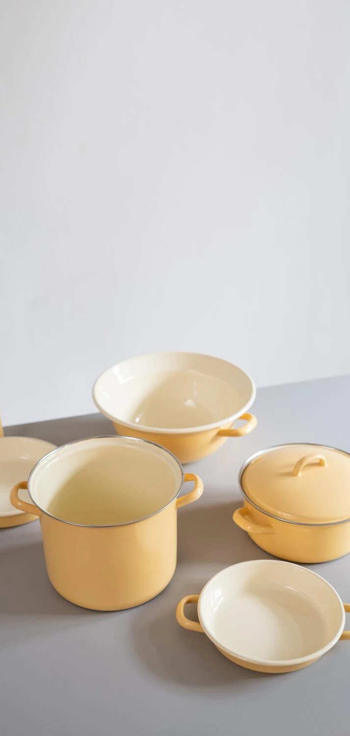 Riess Emaille Riess Kasserolle Aus Emaille In Goldgelb 4 Riess Emaille Riess Kasserolle Aus Emaille In Goldgelb – Bild 2