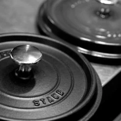 Staub Cocotte Rund Aus Gusseisen In Schwarz -KitchenAid shop Staub cocotte schwarz 2 l