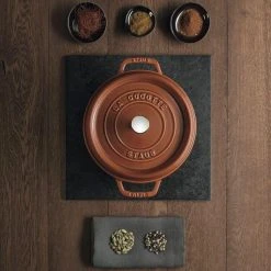 Staub Cocotte Rund Aus Gusseisen In Zimt -KitchenAid shop zimt ambiente1 l